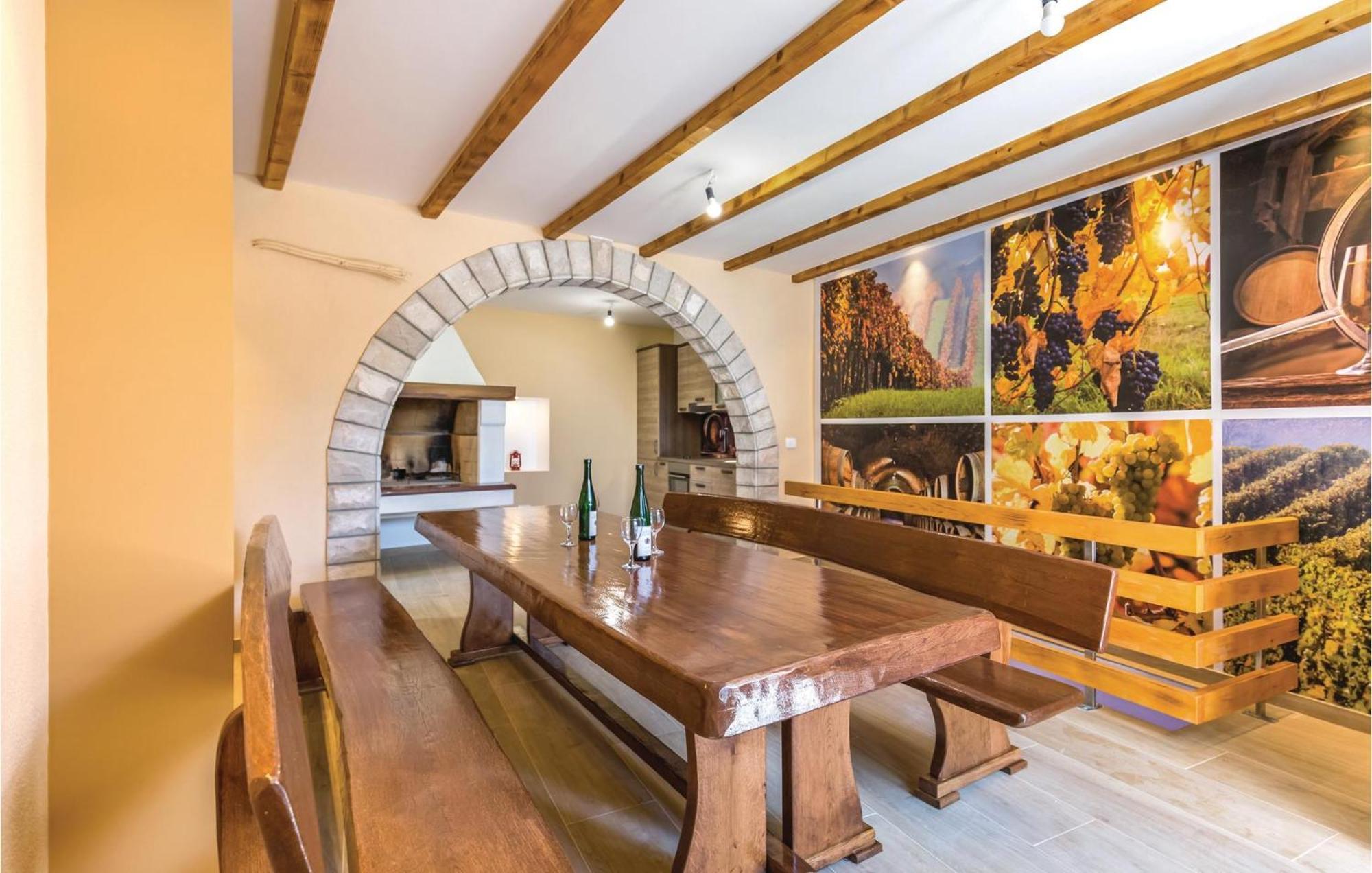 Amazing Apartment In Medici With Kitchen Kutleša Dış mekan fotoğraf